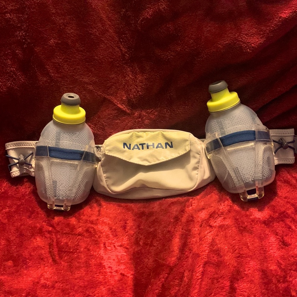 Nathan Running Belt with 2 9 oz bottles. Size: S.